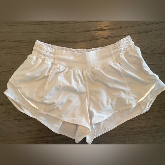 lululemon athletica Pants - Lululemon LR Hotty Hot 2.5” Short *Lined